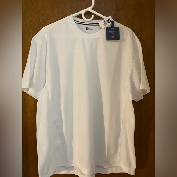 GAP Other - GAP Men’s white athletic fit shirt size XL